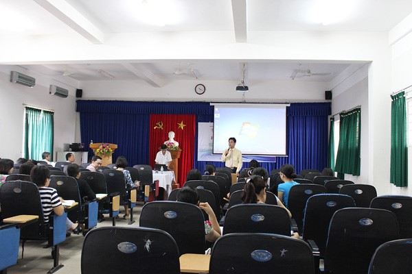 Hội thảo khoa học “ Tích hợp ứng dụng Công nghệ Thông tin và Truyền thông vào xây dựng và phát triển đề cương môn học trong chương trình đào tạo”.